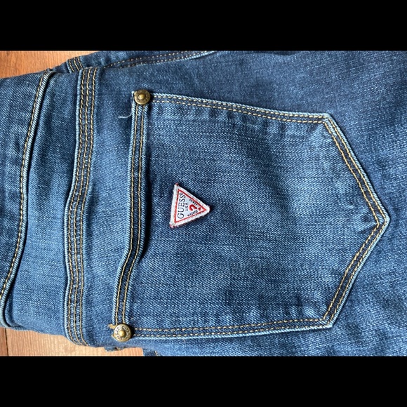 Used Guess low rise jeans - Picture 5 of 5